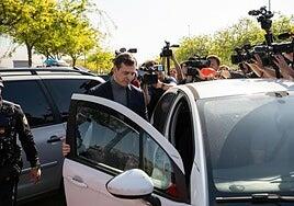 El hermano de Sánchez se sentará en el banquillo por presunto enchufe