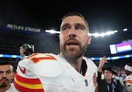 Detenido un hombre por colarse en la casa de Travis Kelce para entregar documentos legales a Taylor Swift