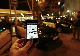 El Parlament prepara la expulsión definitiva de Uber y Cabify de Barcelona