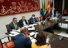 La comisión mascarillas se suspende al no poder llegar los diputados