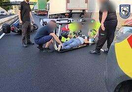 Una colisión entre una moto y un camión provoca largas retenciones en la Avenida Marítima