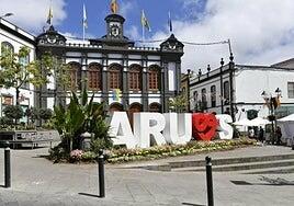 Obras Públicas reubicará por la noche la fuente de la rotonda de la Cruz Roja en Arucas