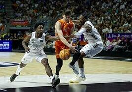 El Valencia presenta su candidatura a todo y evita que Scariolo se estrene con título