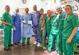 El hospital Doctor Negrín implanta con éxito un dispositivo pionero que evita trasplantes de córnea