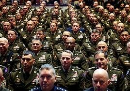 Trump anima a los jefes militares a luchar «contra el enemigo interno»