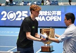 Alcaraz pone en riesgo el número uno al no jugar en Shanghái