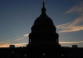 Trump cumple su amenaza y empieza a cortar fondos