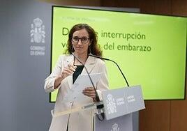 El Gobierno plantea incluir el derecho al aborto en la Constitución como hizo Francia para retratar al PP con Vox