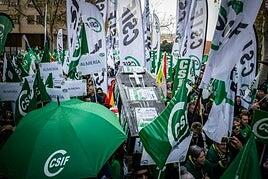 Los interinos y los trabajadores de Paradores se manifiestan contra la precariedad laboral