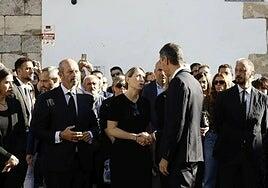 Pedro Sánchez, en el funeral de Fernández Vara en Olivenza: «Tenemos que recoger su legado»