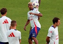 El choque por Lamine Yamal y las ausencias marcan la vuelta al trabajo de La Roja