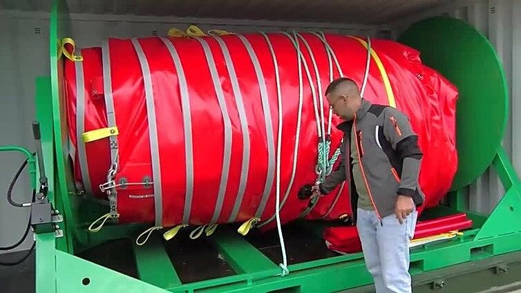 Una nueva barrera oceánica de 600 metros refuerza el sistema anticontaminación del Puerto de Las Palmas