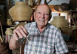 Juanito Ramírez, las manos que mantienen la tradición