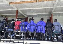 Tres emergencias y un negocio en expansión: la red de acogida de menores en Canarias