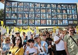 Israel recibe los cuerpos de cuatro cautivos muertos y exige a Hamás que cumpla el pacto y entregue el resto