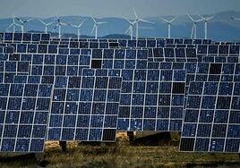 El Gobierno lanza un balón de oxígeno a las renovables al garantizar sus ingresos pese a los precios cero o negativos