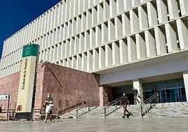 Una niña de 6 años deambuló por el campo para alertar de que sus padres habían muerto en Málaga