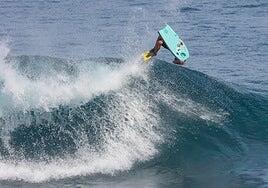 Emoción total en Gáldar: el Frontón King se estrena con olas perfectas