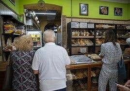 La histórica panadería Miguel Díaz, al borde del cierre por falta de licencia