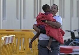 Salen de Canarias los tres primeros menores reubicados en otras regiones por contingencia