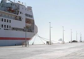 UGT rechaza el convenio colectivo en Naviera Armas por «desviaciones sustanciales» de lo pactado