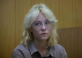 La Justicia rusa condena a 13 días de prisión a la joven que cantó canciones contra Putin