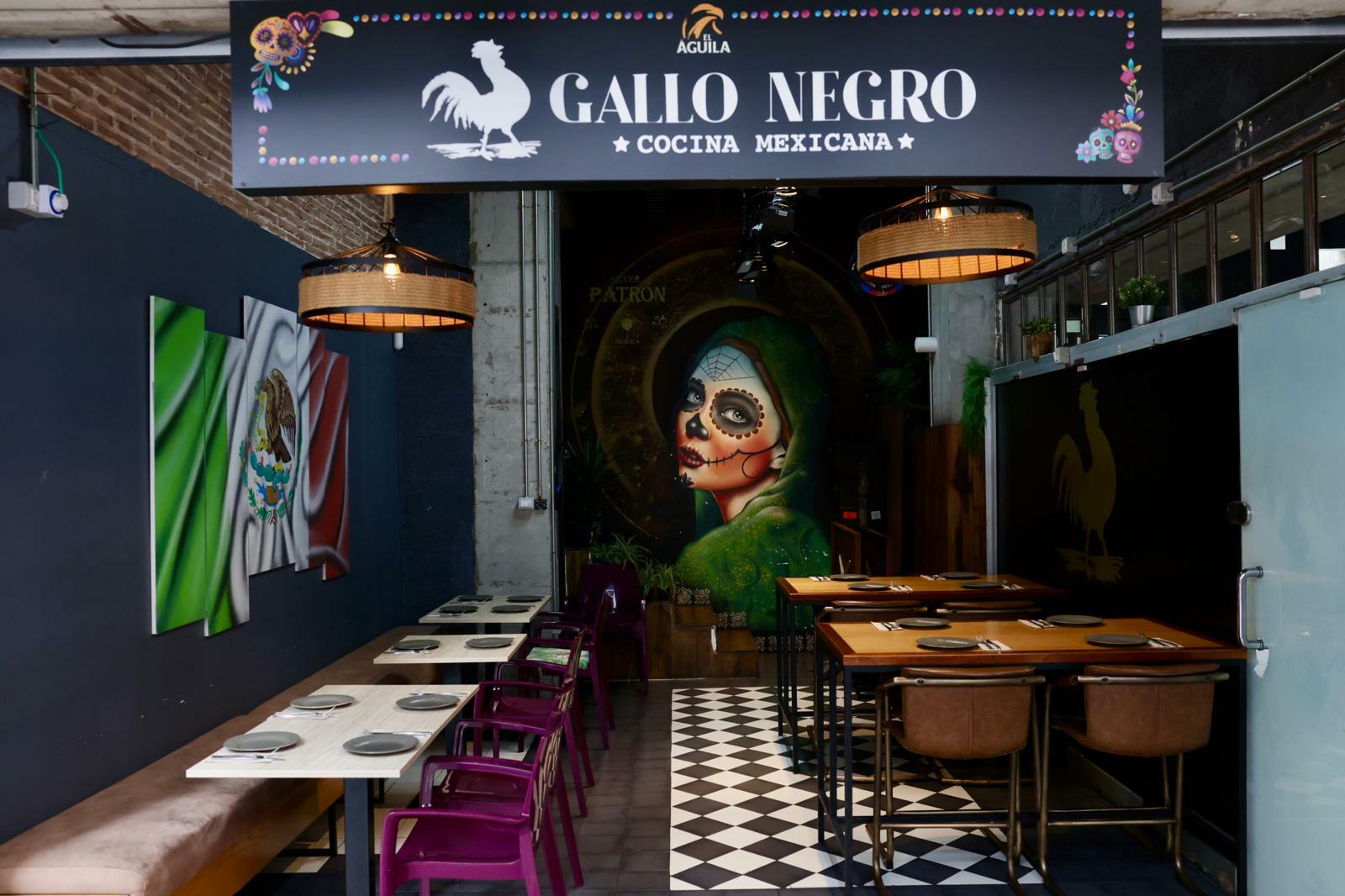 Un mexicano afincado en las clásicas calles del barrio de Triana