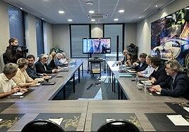 Puigdemont trata de rebajar el malestar interno de los alcaldes de su partido