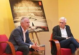 Ángel Víctor Torres y Baltasar Garzón reflexionan sobre el valor de la memoria democrática