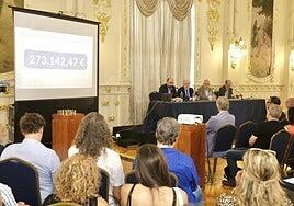 El belén de arena de Las Canteras da premio por Navidad