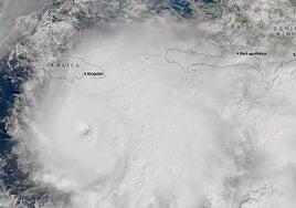 Así funciona el Centro Nacional de Huracanes