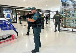 La Guardia Civil de Las Palmas realiza un simulacro en un centro comercial de Gran Canaria