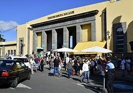 Horarios especiales de guaguas para visitar los cementerios por el día de Todos los Santos