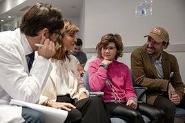 Una terapia pionera nacida de un hospital público salva la vida a ocho niños con leucemia