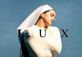 El crucifijo está de moda en el armario de los jóvenes