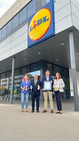 Lidl Canarias transforma los residuos plásticos de sus tiendas en bolsas de basura recicladas