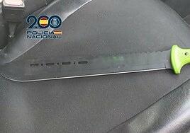 La Policía detiene a un hombre que empuñó un machete tras discutir con el entrenador de su hijo