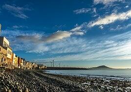 El Ayuntamiento de Santa Lucía mantiene el cierre parcial de la zona de El Yodo por restos de pienso marino
