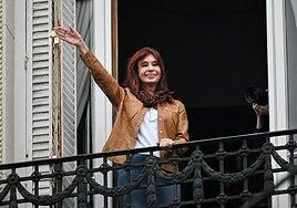 La expresidenta Kirchner se sienta de nuevo en el banquillo en el mayor juicio por corrupción en Argentina