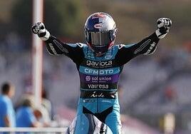Máximo Quiles gana en Portugal y oposita al subcampeonato de Moto3