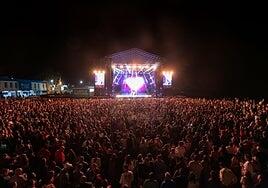 34.000 almas en la playa de Gran Tarajal por el Arena Negra 2025