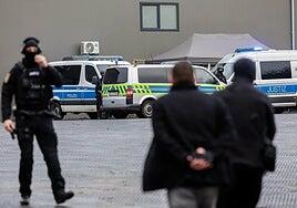 La Policía alemana detiene a un hombre por instigar al asesinato de Merkel y Scholz