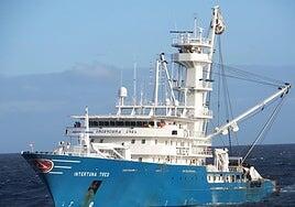 Un atunero vasco repele a tiros un ataque pirata