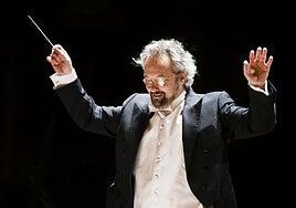 Carlos Kalmar retorna a la temporada de la OFGC con una velada de música checa