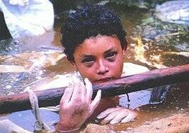 El mundo recuerda la agonía de la pequeña Omaira bajo el lodo 40 años después