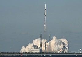 Bezos adelanta a Musk en la carrera espacial