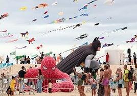 Corralejo clausura la edición más colorida y sostenible del Festival Internacional de Cometas