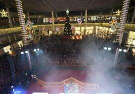 El centro comercial Alisios se ilumina por Navidad