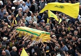 Hezbolá clama venganza en el funeral de su número dos asesinado por Israel