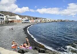 Un pescador resulta herido tras sufrir una caída en la costa de San Cristóbal, en Gran Canaria